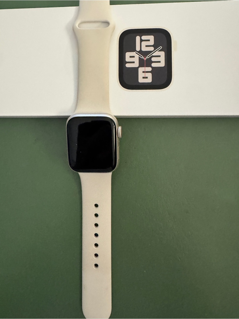 Apple Watch SE Starlight Ivory Sport Band and Silver Case 40 MM
